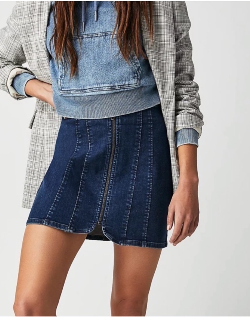 Nwt Free People Layla denim mini skirt
Cute dark wash denim mini skirt
